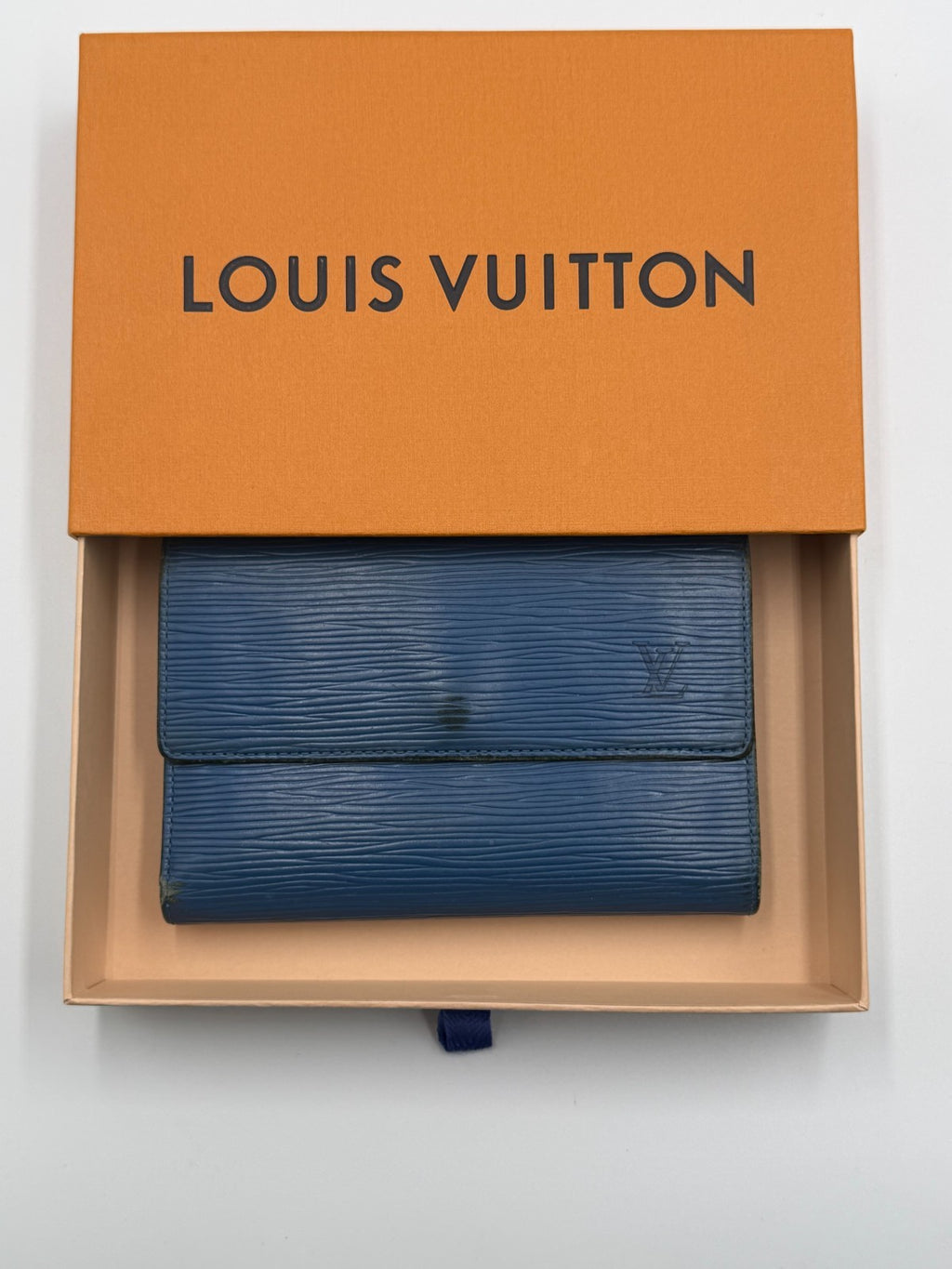 Louis Vuitton Blue Epi Leather Large Trifold Wallet Women's Inner Pockets