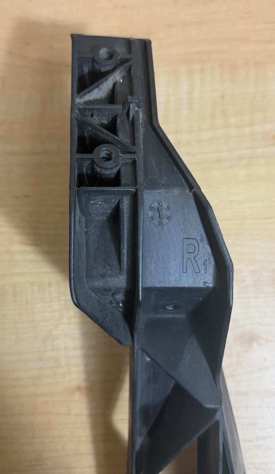 11-16 Town & Country ,Grand Caravan Front Fender Bracket Support Passenger Side