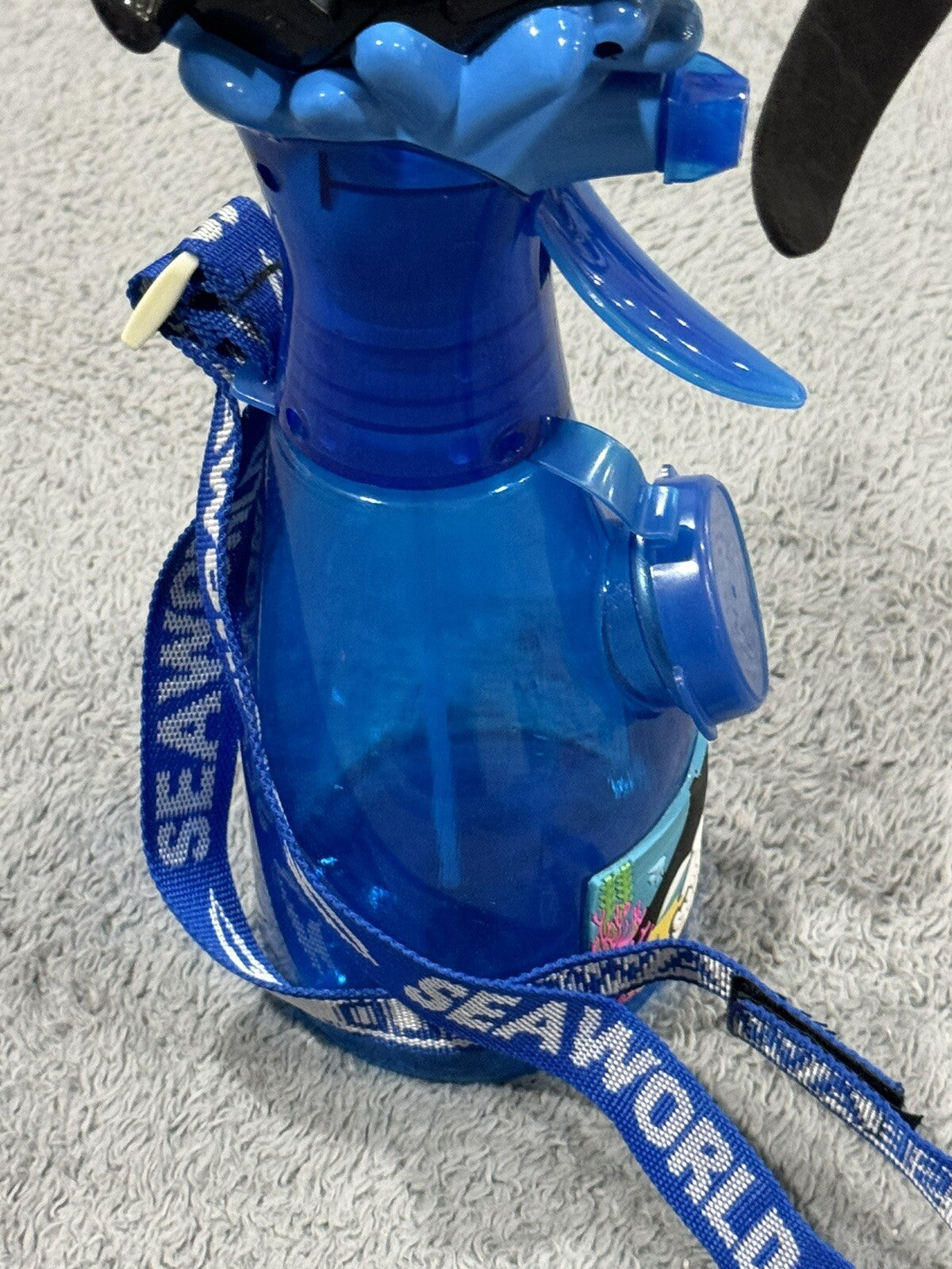 SeaWorld Theme Park Misting Fan Orca Y2K Souvenir Bottle W/ Lanyard Blue