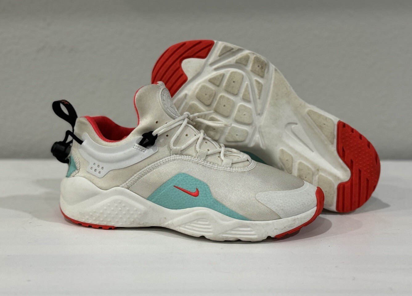 Nike Air Huarache Womens Size 8 White Lace Up Running Gym Sneakers
