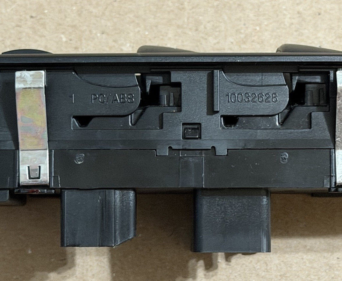 2012-2016 TOWN COUNTRY CARAVAN FRONT LEFT DRIVER POWER WINDOW SWITCH 68110871AA