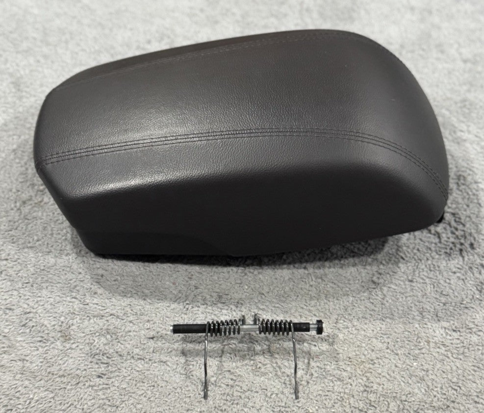 2013-2016 Hyundai Santa Fe Center Console Brown Leather Armrest Lid OEM Genuine