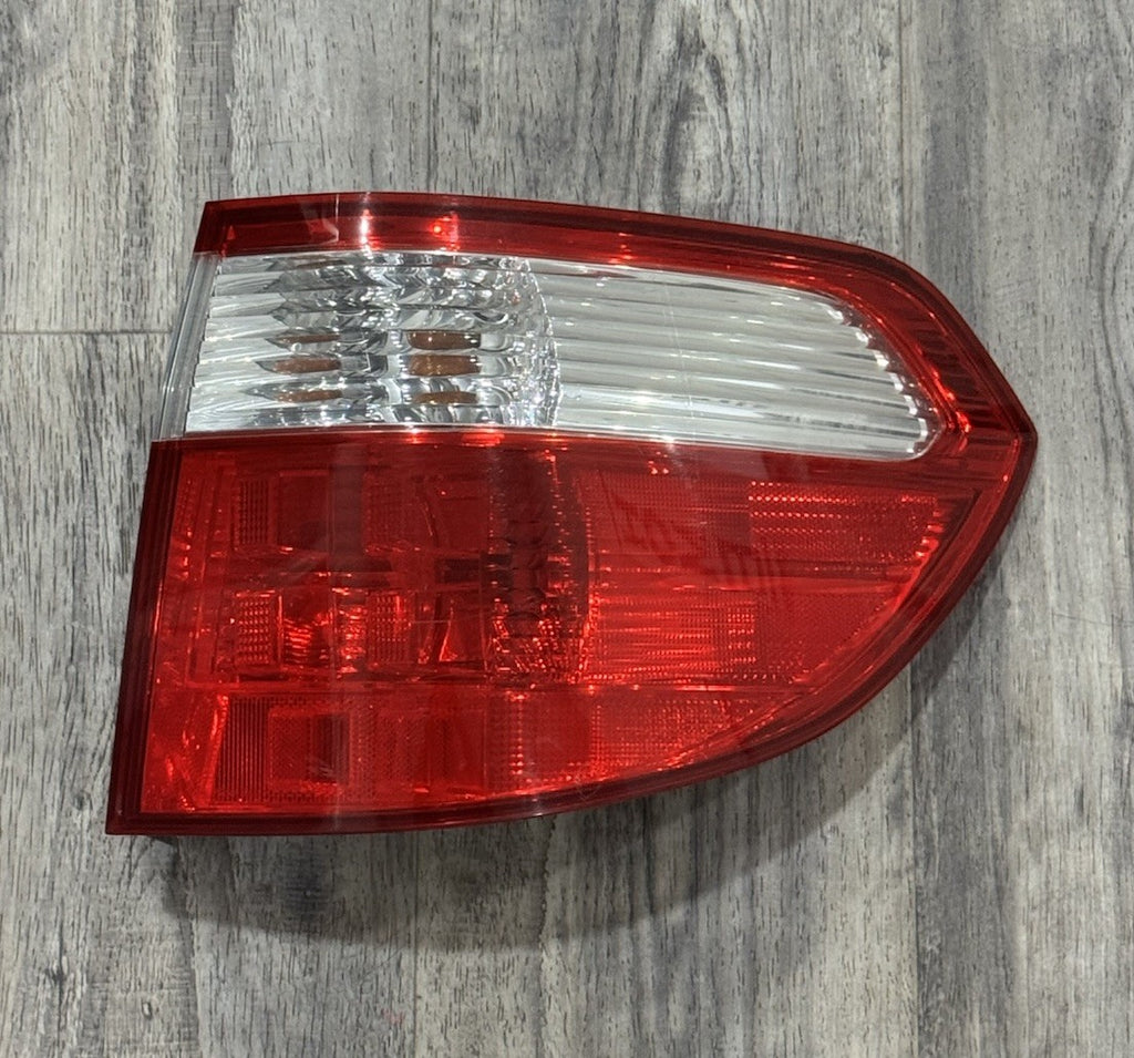 2005 2006 2007 Honda Odyssey OEM Right Passenger RH Side Tail Light Genuine