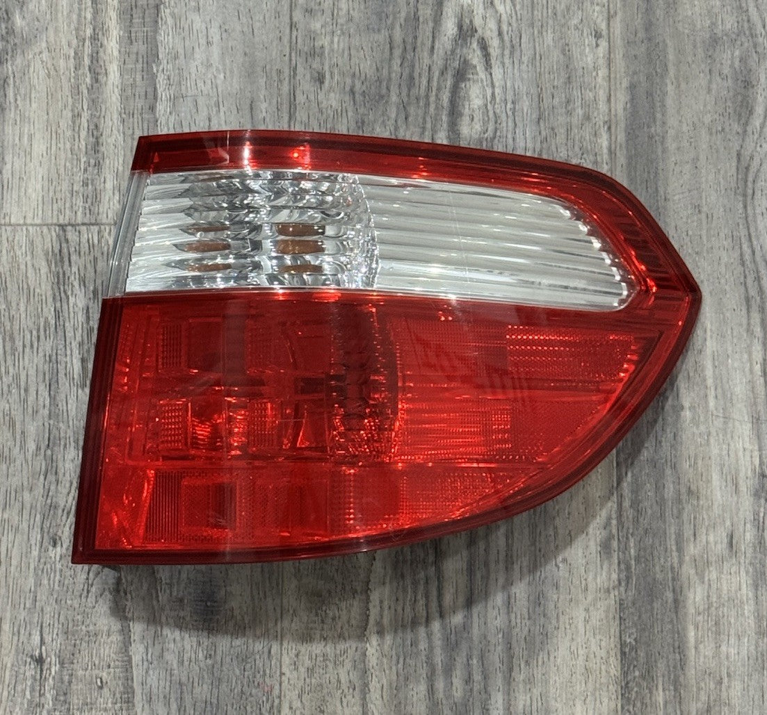 2005 2006 2007 Honda Odyssey OEM Right Passenger RH Side Tail Light Genuine