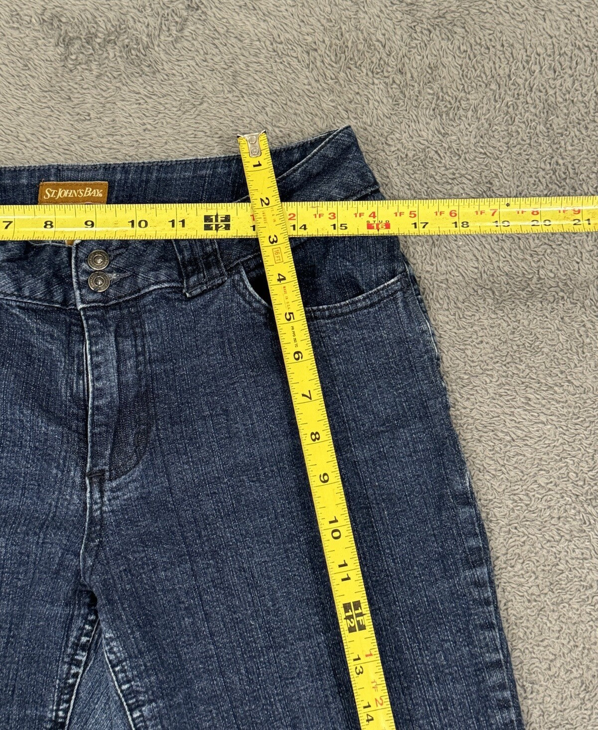St. Johns Bay Women's Size 12 Denim Capri Jeans