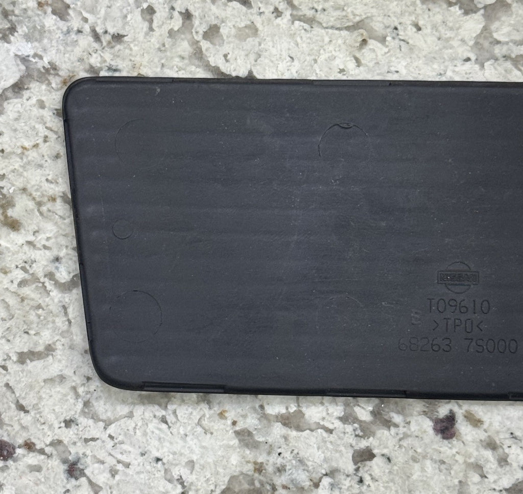 2004-2007 Nissan Armada 2004-2010 Titan Console Pocket Deck Mat 68263-7S000 OEM