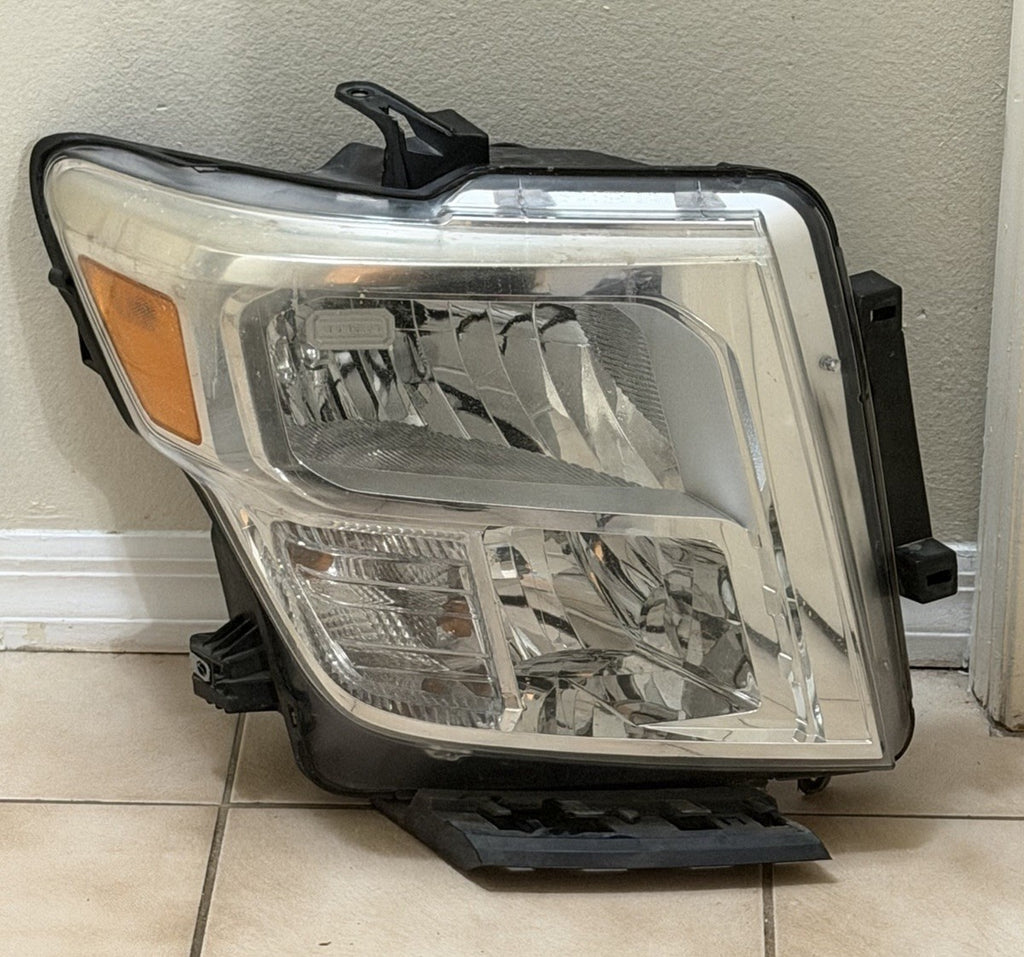 2016 2017 2018 2019 NISSAN TITAN HALOGEN OEM HEADLIGHT RIGHT SIDE PASSENGER OEM