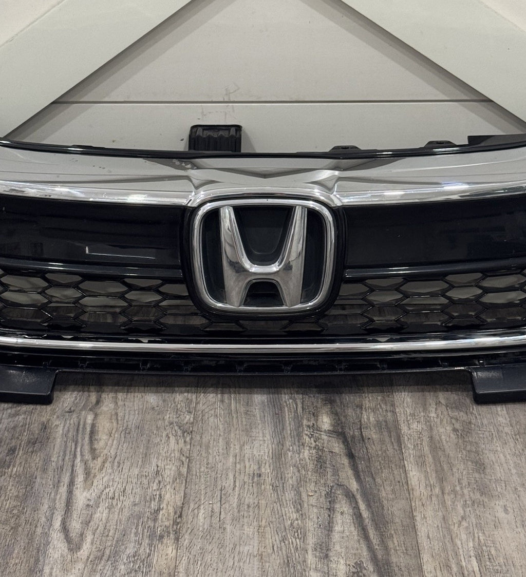 2018-2020 Honda Fit Front Bumper Grille Grill Chrome  OEM Genuine