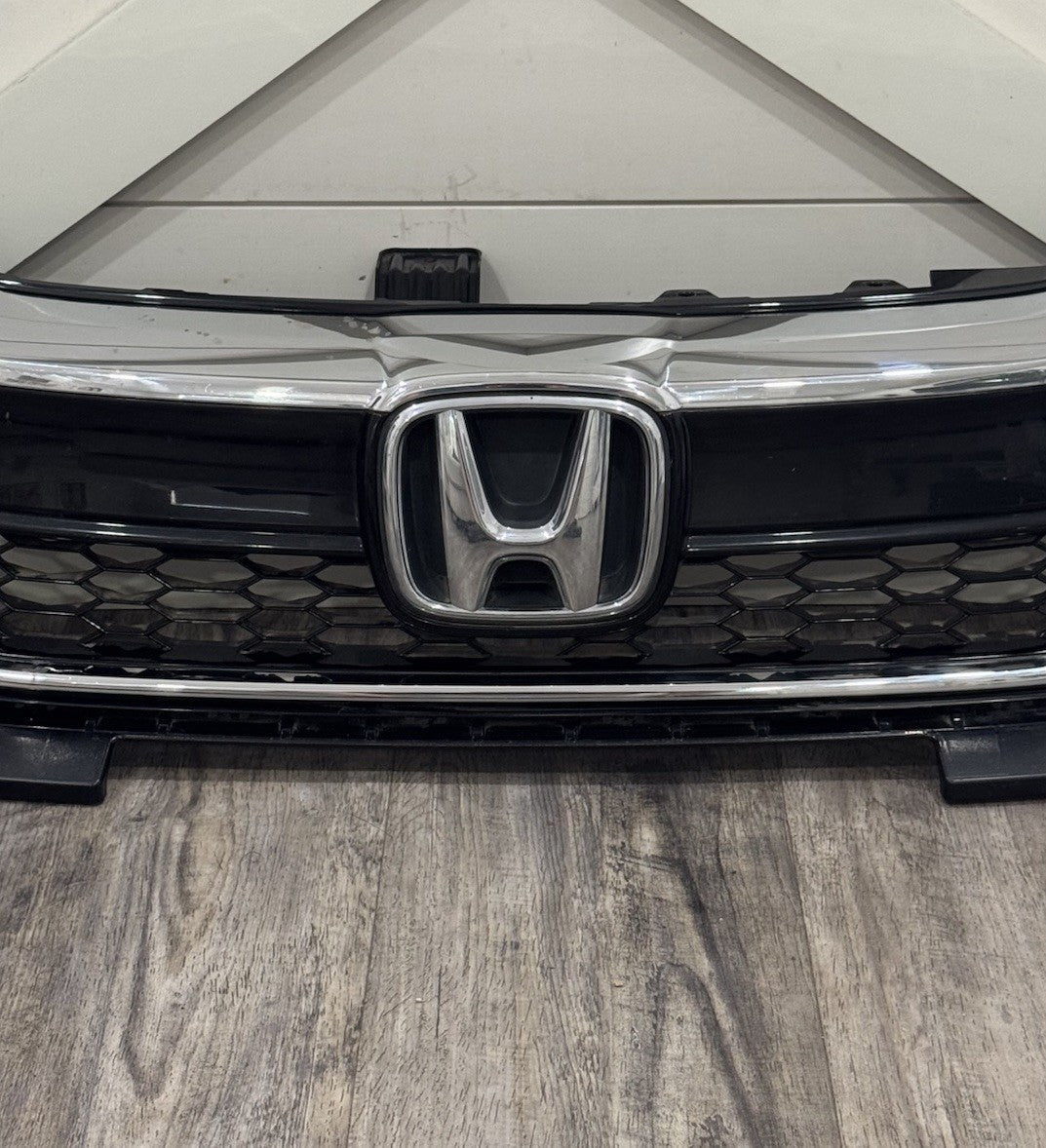 2018-2020 Honda Fit Front Bumper Grille Grill Chrome  OEM Genuine