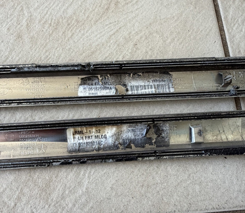 2011-2018 CHRYSLER TOWN COUNTRY SIDE DOOR TRIM MOLDING CHROME OEM PASSENGER SIDE