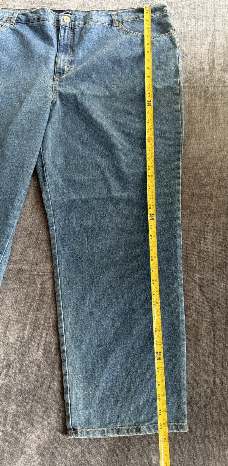 Basic Editions Jeans Womens 26W  AVG Blue Denim  Classic Fit Stretch Straight