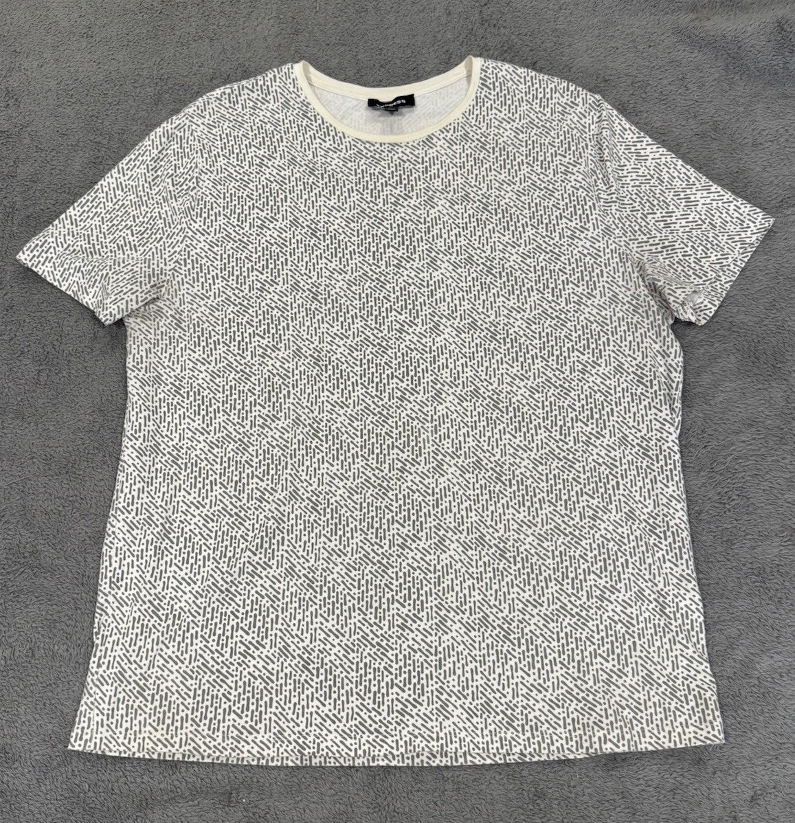 Express abstract lines moisture wicking performance stretch Men t-shirt size XL