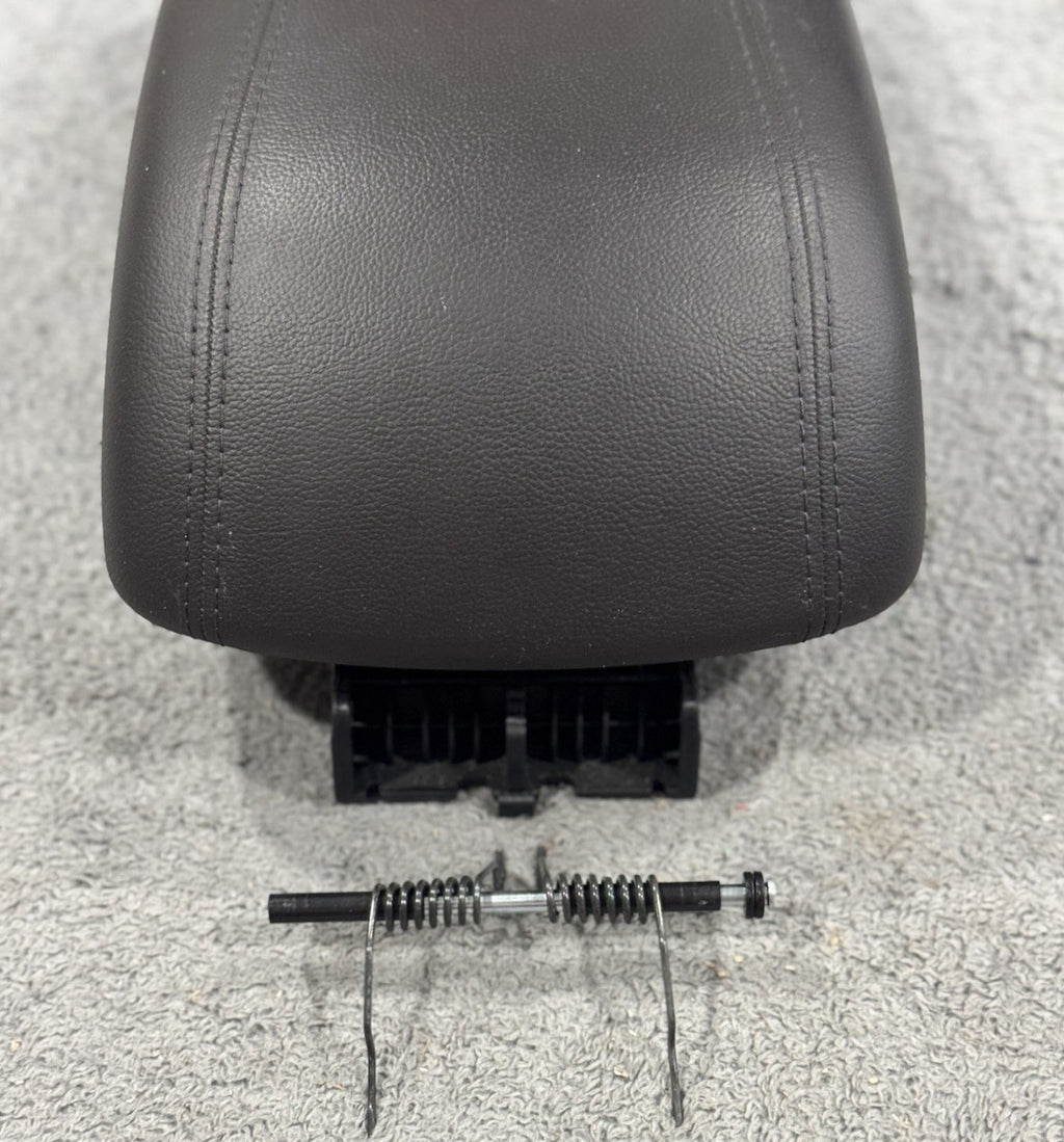 2013-2016 Hyundai Santa Fe Center Console Brown Leather Armrest Lid OEM Genuine