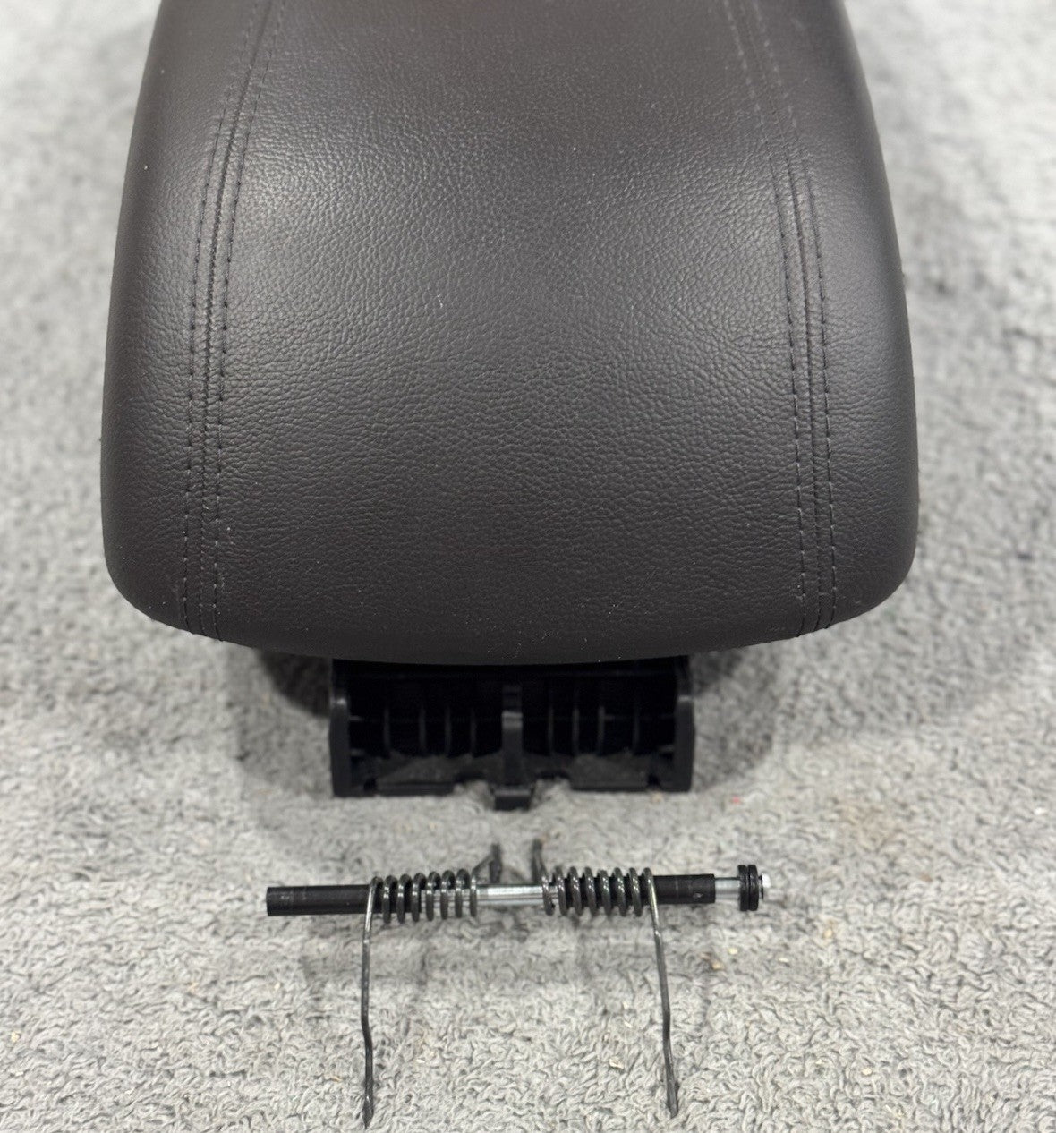 2013-2016 Hyundai Santa Fe Center Console Brown Leather Armrest Lid OEM Genuine