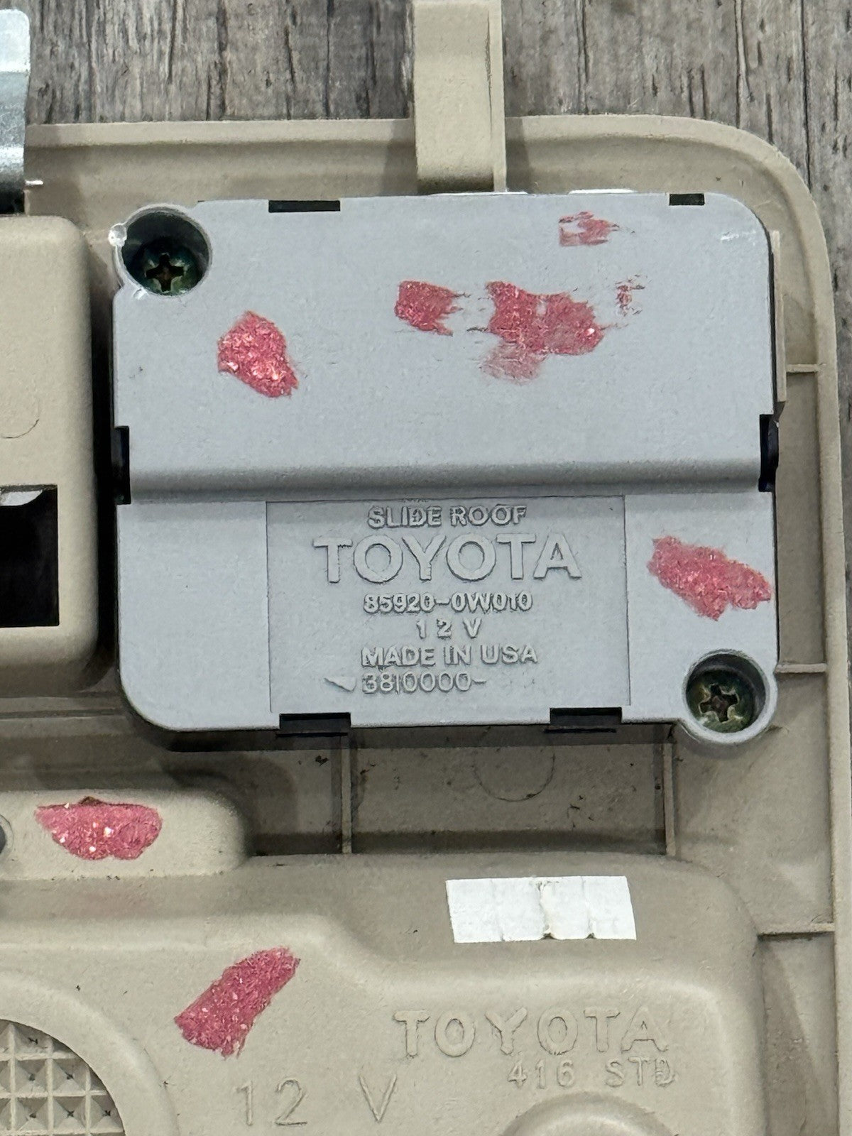 2001-2005 Toyota RAV4 OEM Overhead Center Map Dome Light Console TAN W/Sunroof