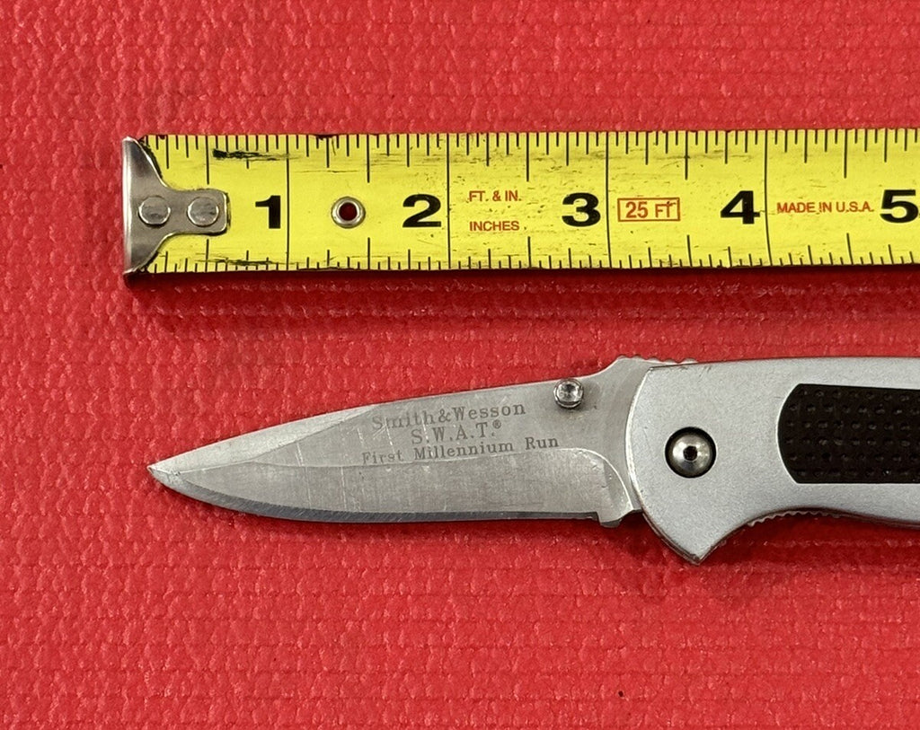 Smith & Wesson S.W.A.T. 1st Millennium Run Folding Pocket Knife Silver VTG