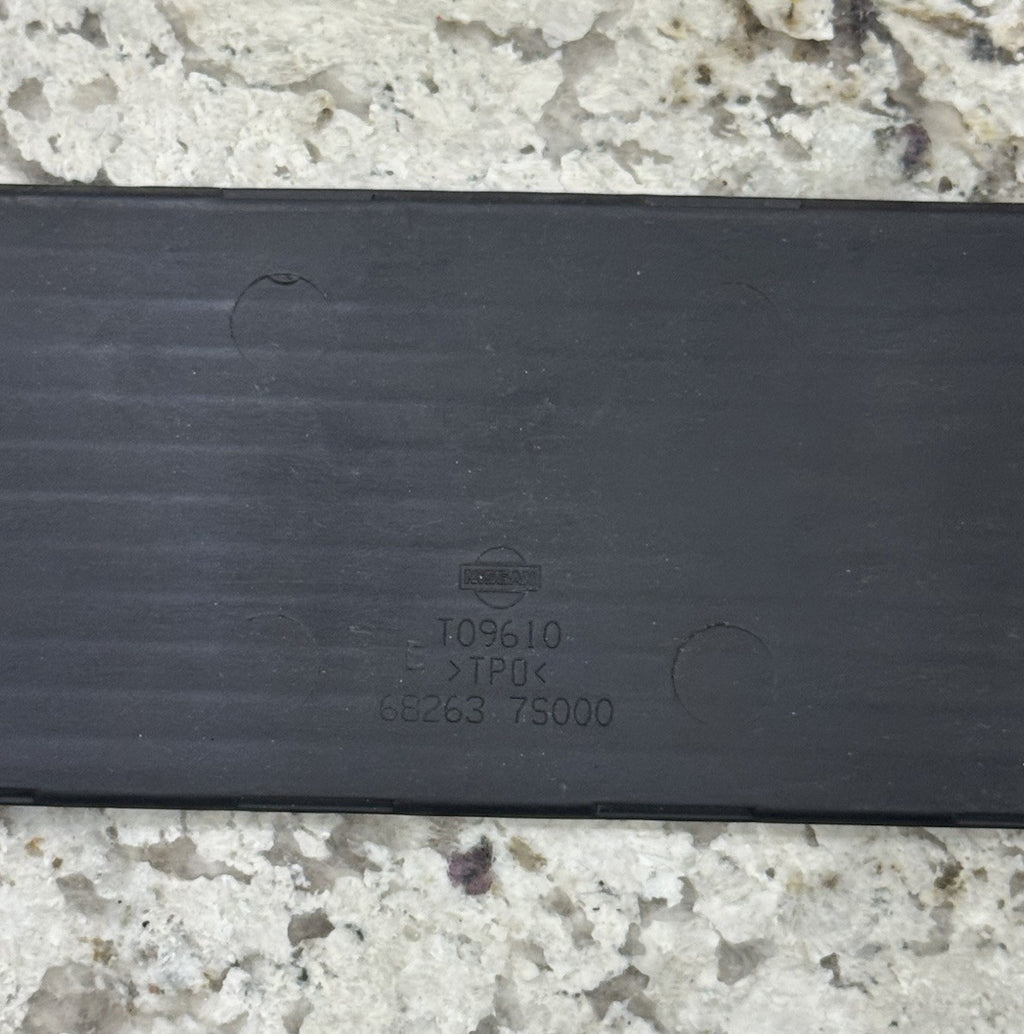 2004-2007 Nissan Armada 2004-2010 Titan Console Pocket Deck Mat 68263-7S000 OEM