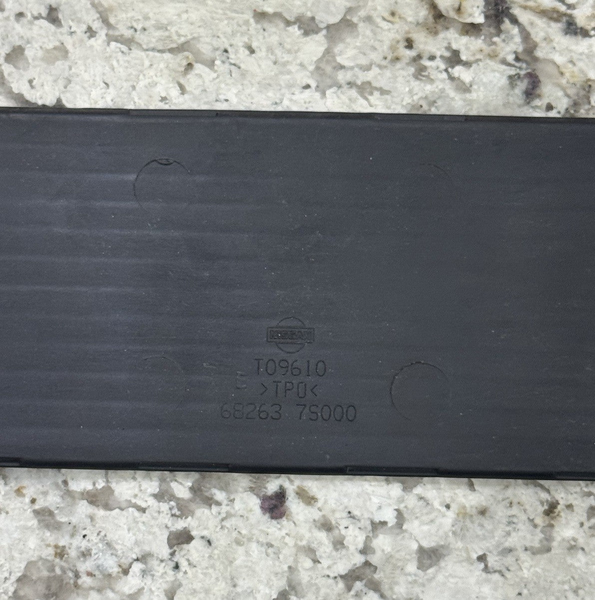 2004-2007 Nissan Armada 2004-2010 Titan Console Pocket Deck Mat 68263-7S000 OEM