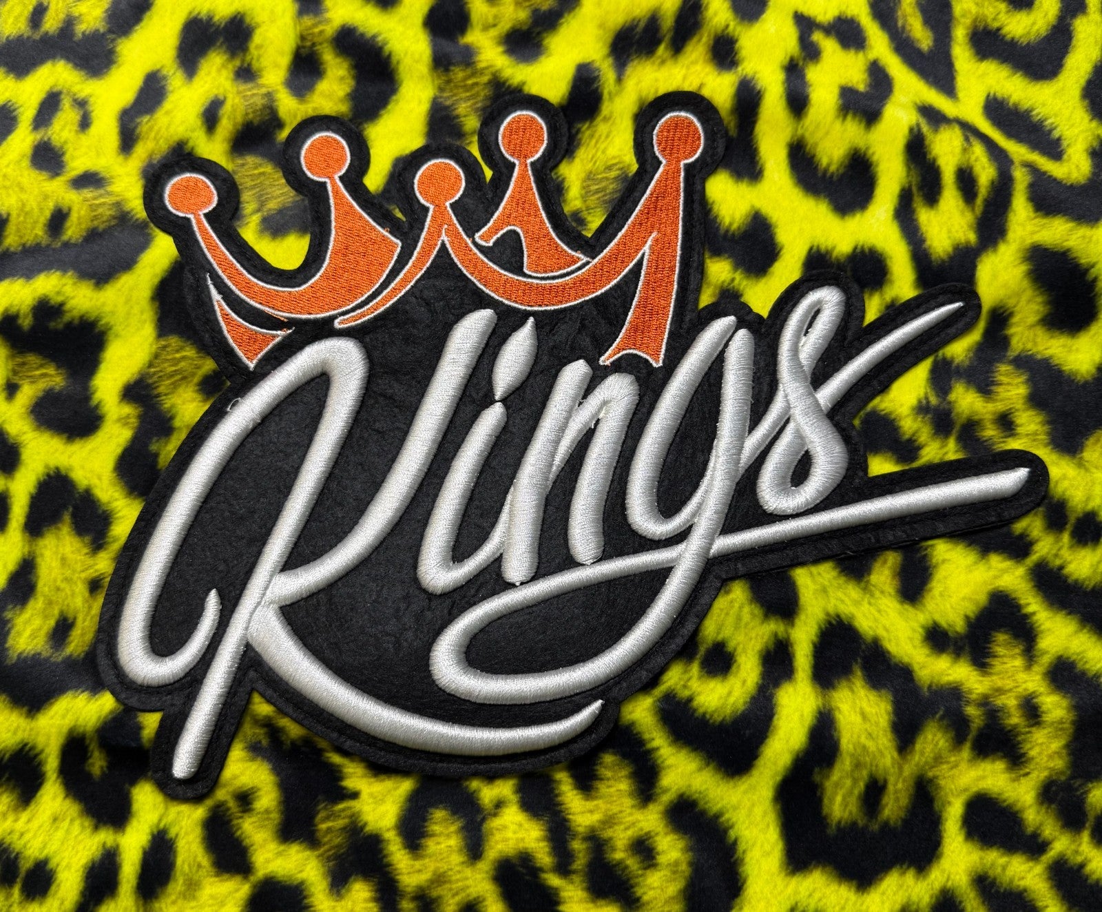 NWT Switch Remarkable Kings Leopard Print Crew Neck Sweatshirt Men's XL Yellow