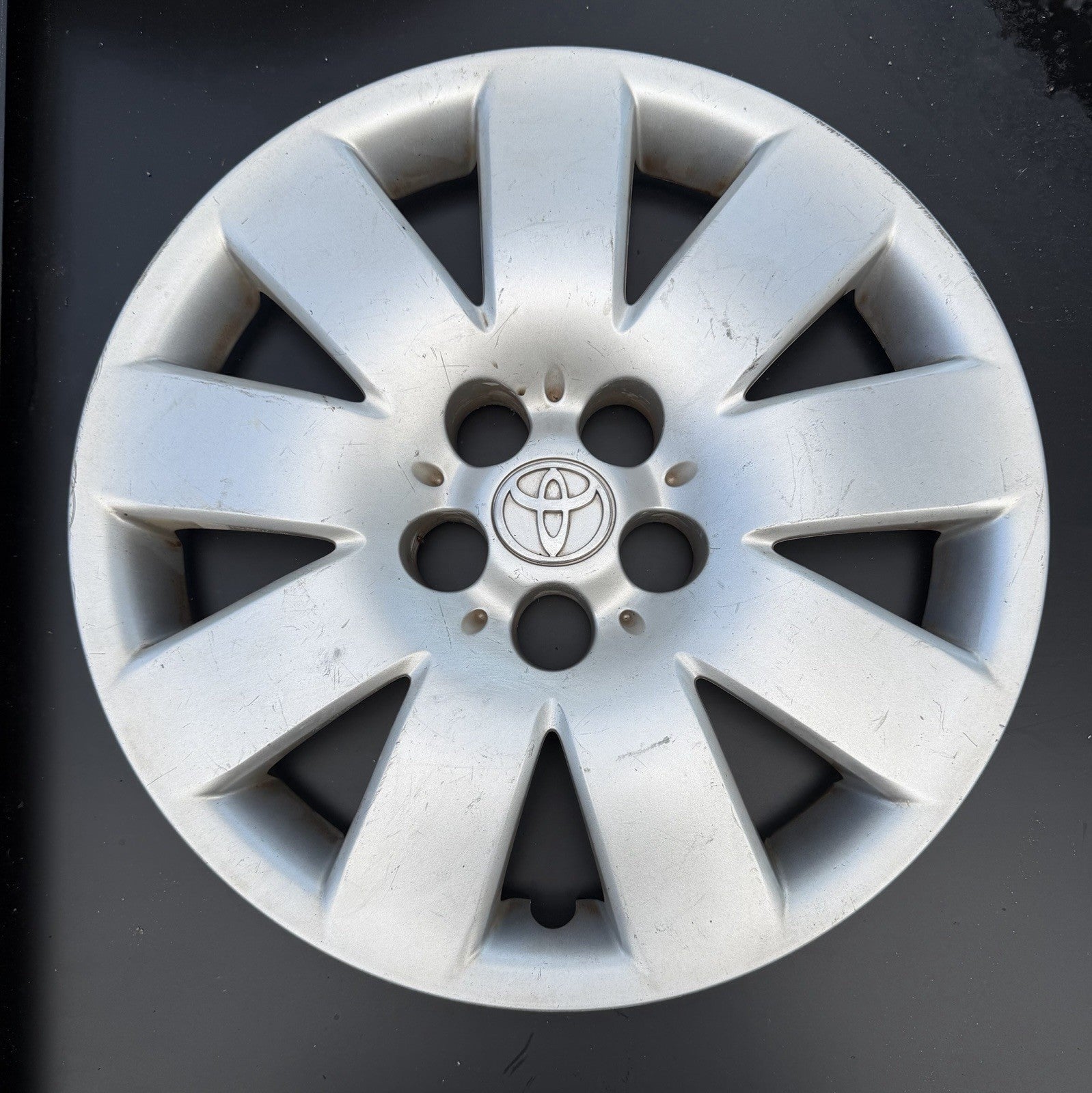 2003 2004 Toyota Corolla Hubcap Hub Cap Wheel Cover 42621-AB060-A OEM Genuine
