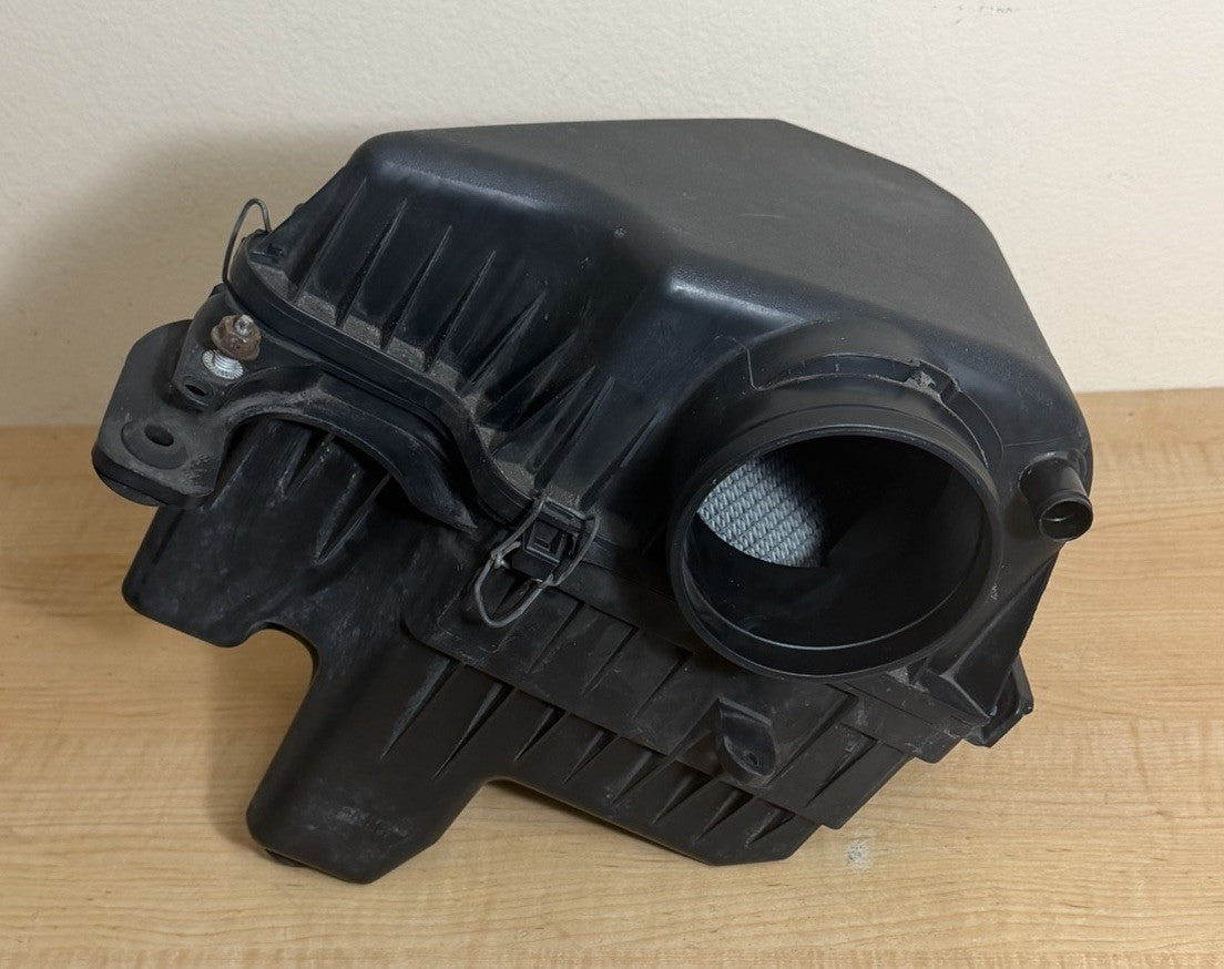 11-16 Town & Country 11-20 Grand Caravan 3.6 Air Cleaner Intake Filter Housing