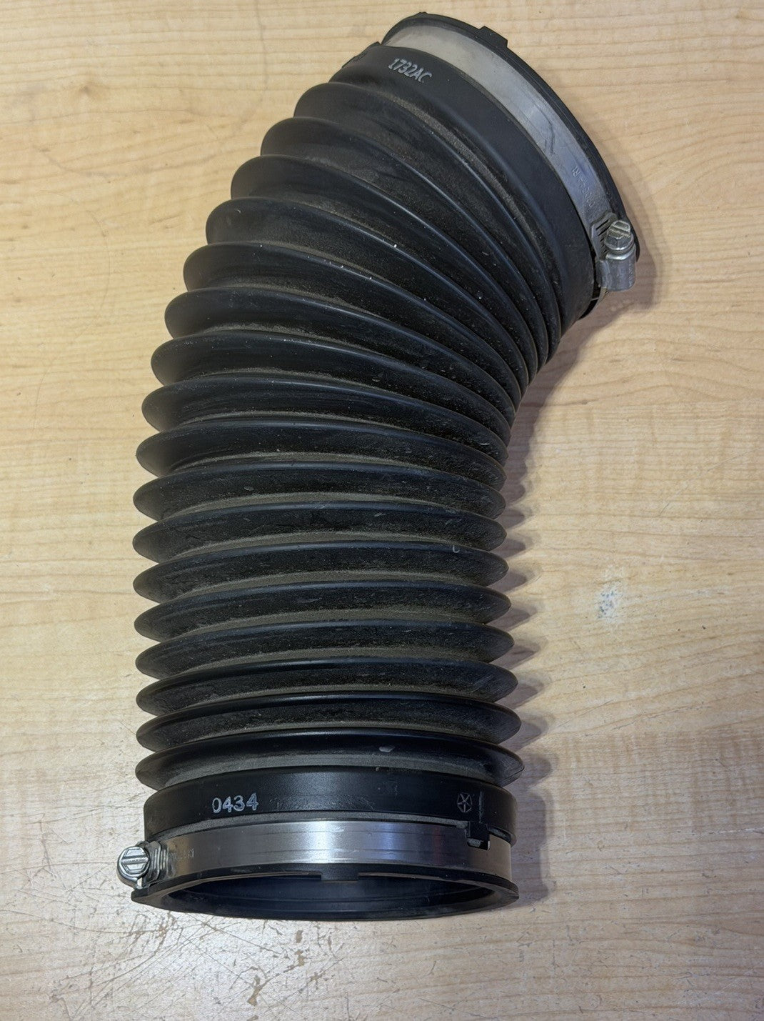 11-16 Town & Country 11-20 Grand Caravan Air intake Cleaner Hose Duct Tube Assy