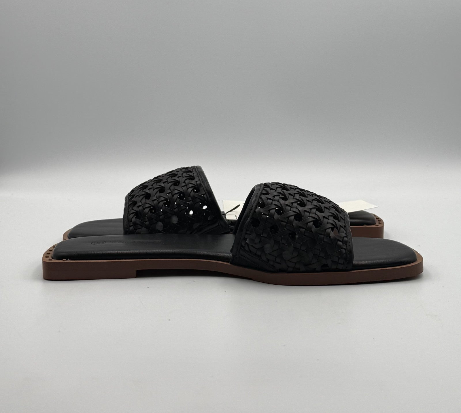New The Drop Oslo One Band Sandals Women's 9 Black Leather Slip-On Flat Beach