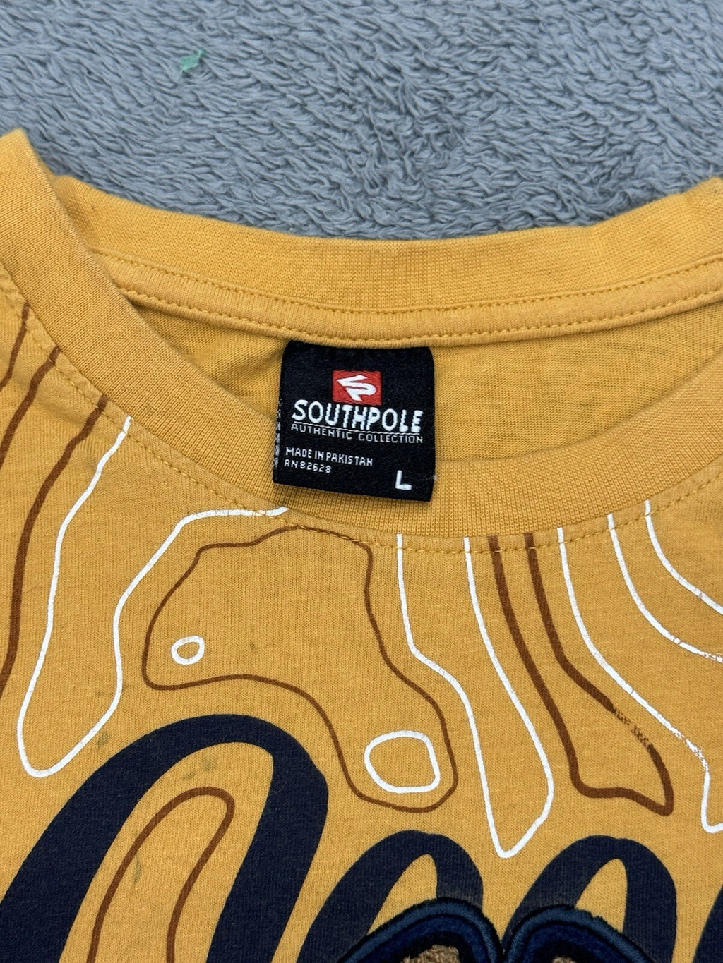 SouthPole Men's Size L Good Vibes Bunny Yellow Large Raised Print T-Shirt
