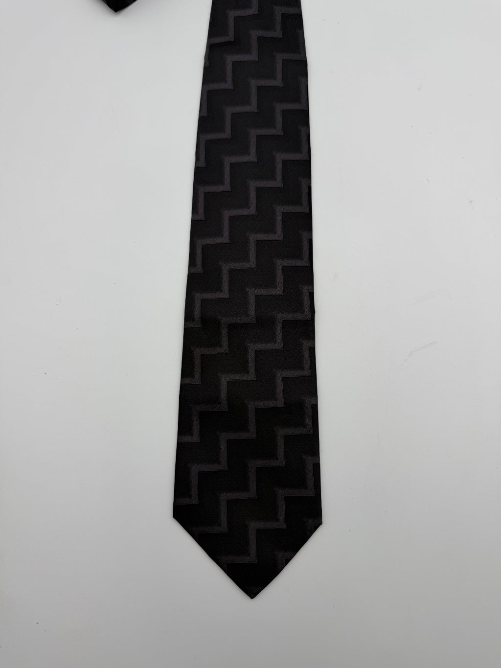 Vintage Balenciaga Paris Necktie 100% Silk Tie Gray Black Geometric Zig Zag Tie