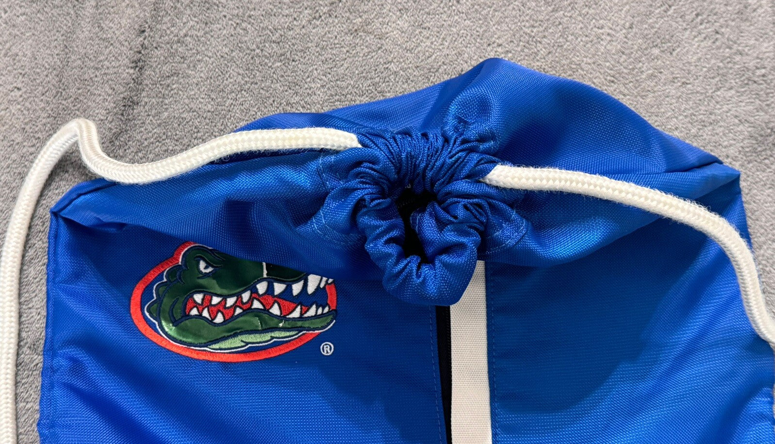 Vintage Gators Drawstring Athletic Gym Bag with Zipper Pocket & Logo