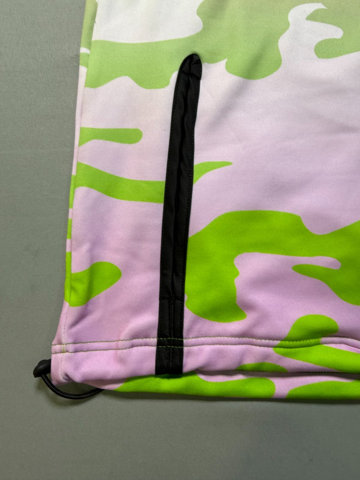NWT Create 2MRW Crew Neck Sweatshirt Men XL Lime Camo Long Sleeve w/ Ribbed Hems
