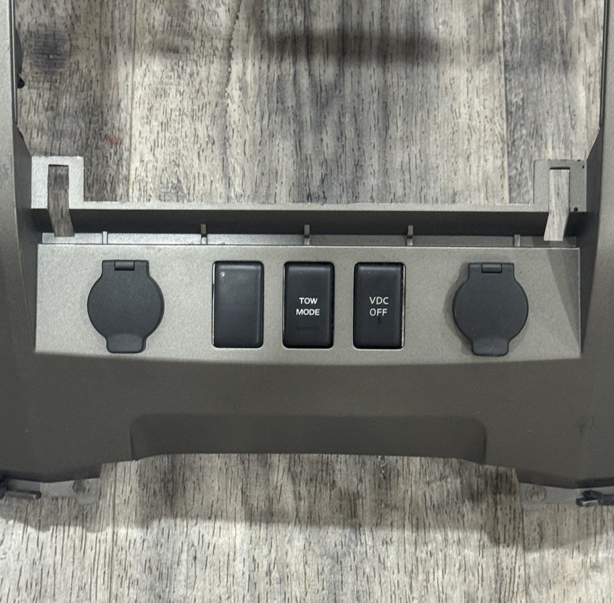 2004-2007 Nissan Titan Armada A/C Climate Radio Surround Bezel W/4x4 Switch OEM