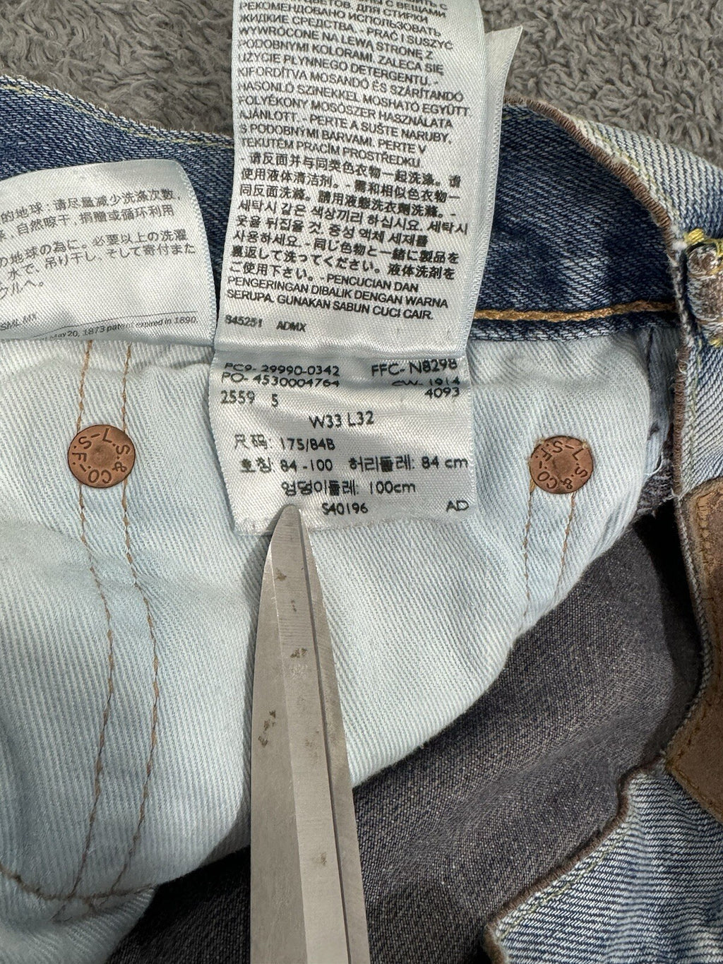 LEVI'S STRAUSS & CO Men's Size W33 L32 Denim Light Blue Jeans