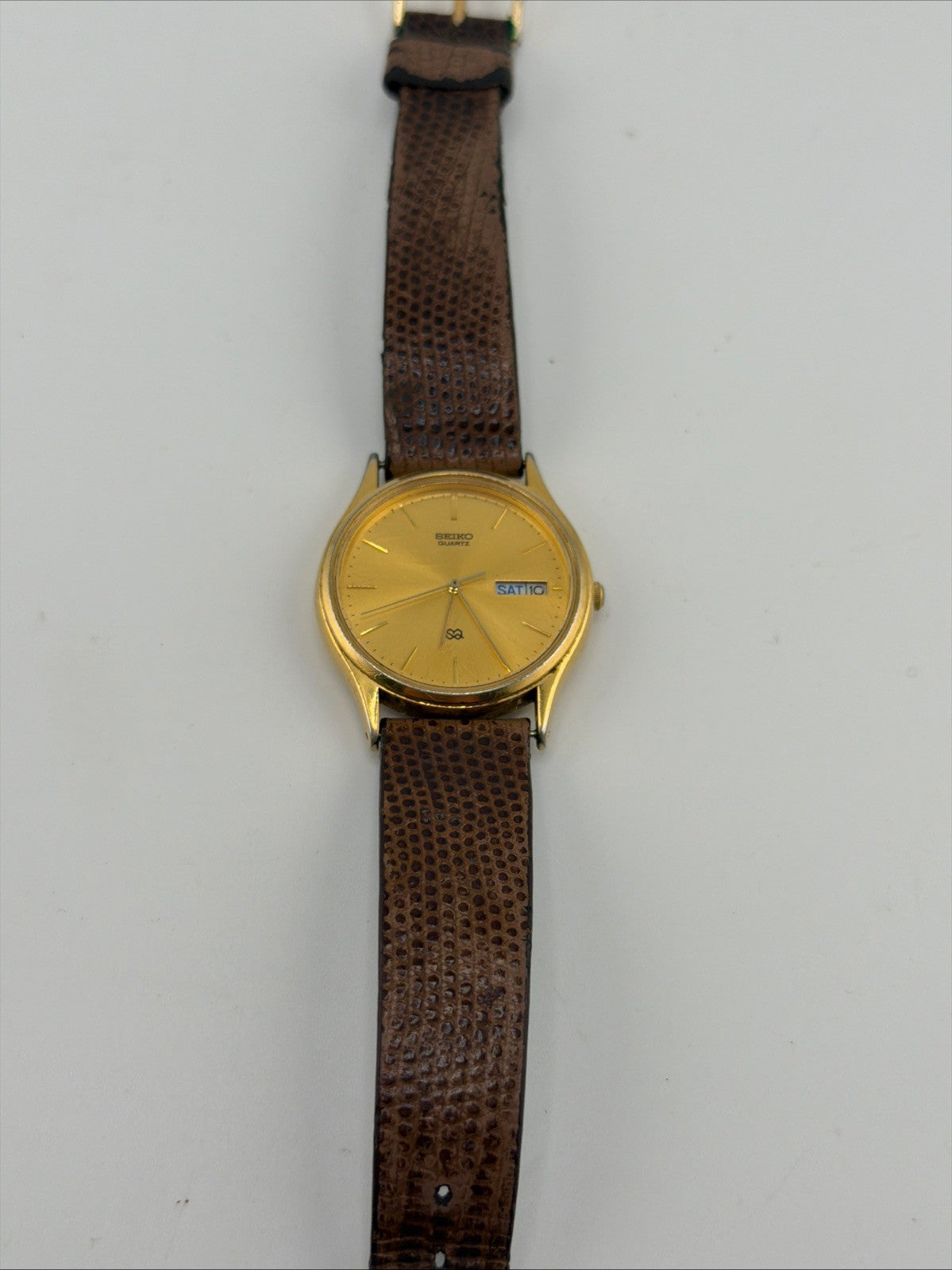 Seiko SQ Watch Men 34mm Gold Dial Gold Tone Daydate Round 5Y23-7079