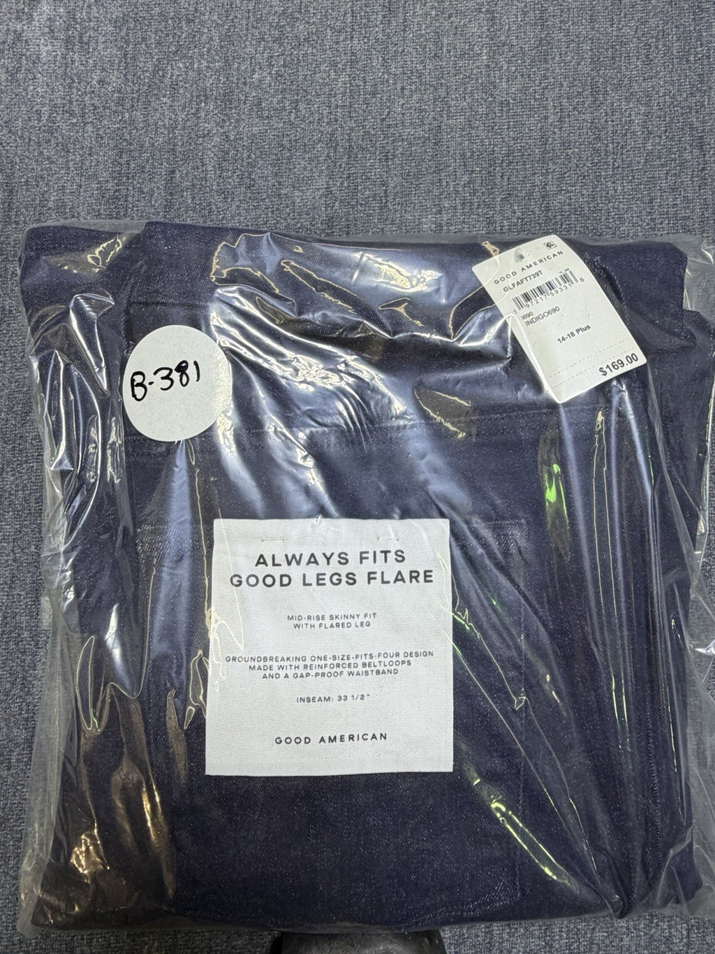 Good American Jeans Size 14-18 Mid-Rise Skinny fit With Flared color INDIGO. NWT