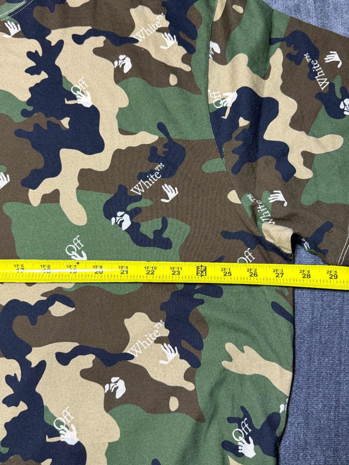 NWT Off-White Crew Neck Oversized T-Shirt Men's XL Green Camouflage Print Casual