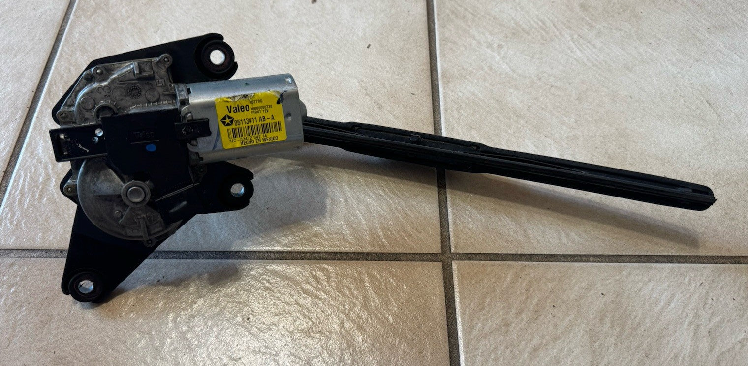 08-16 CHRYSLER TOWN COUNTRY 08-19 DODGE CARAVAN REAR LIFT GATE WIPER MOTOR OEM