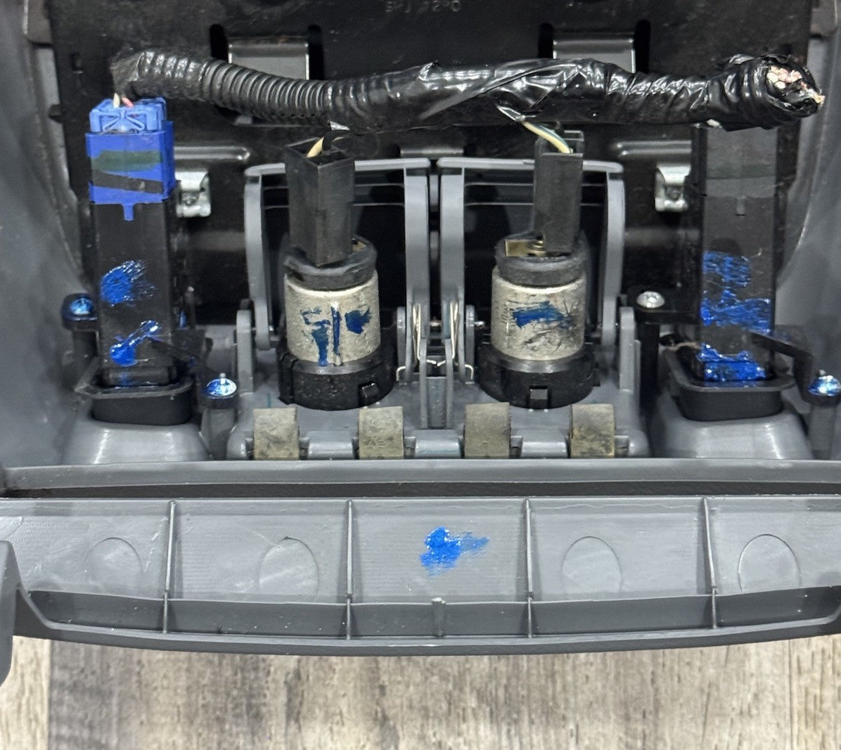 05-07 HONDA ODYSSEY OEM LOWER GLOVE BOX STORAGE COMPARTMENT W/HEADED SEAT SWITCH