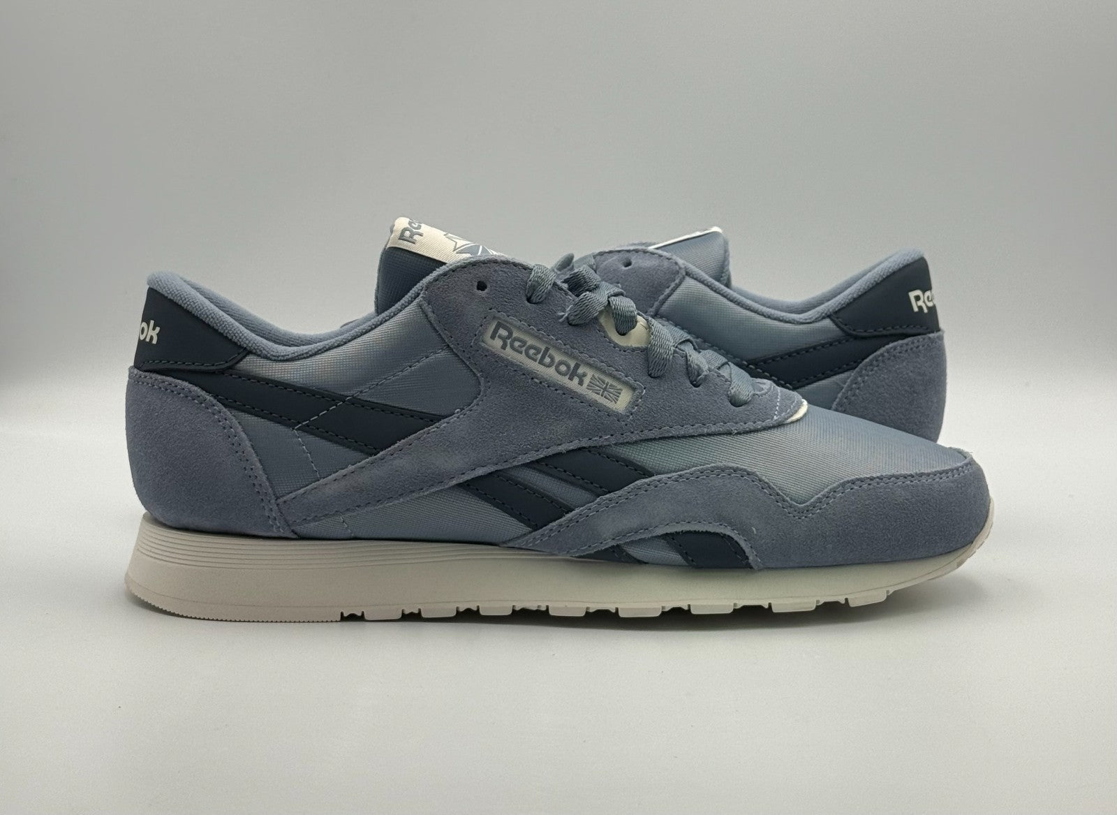 Reebok Classic Nylon Sneakers Mens 9.5 Blue Suede Lace Up Low Top Athletic Shoes