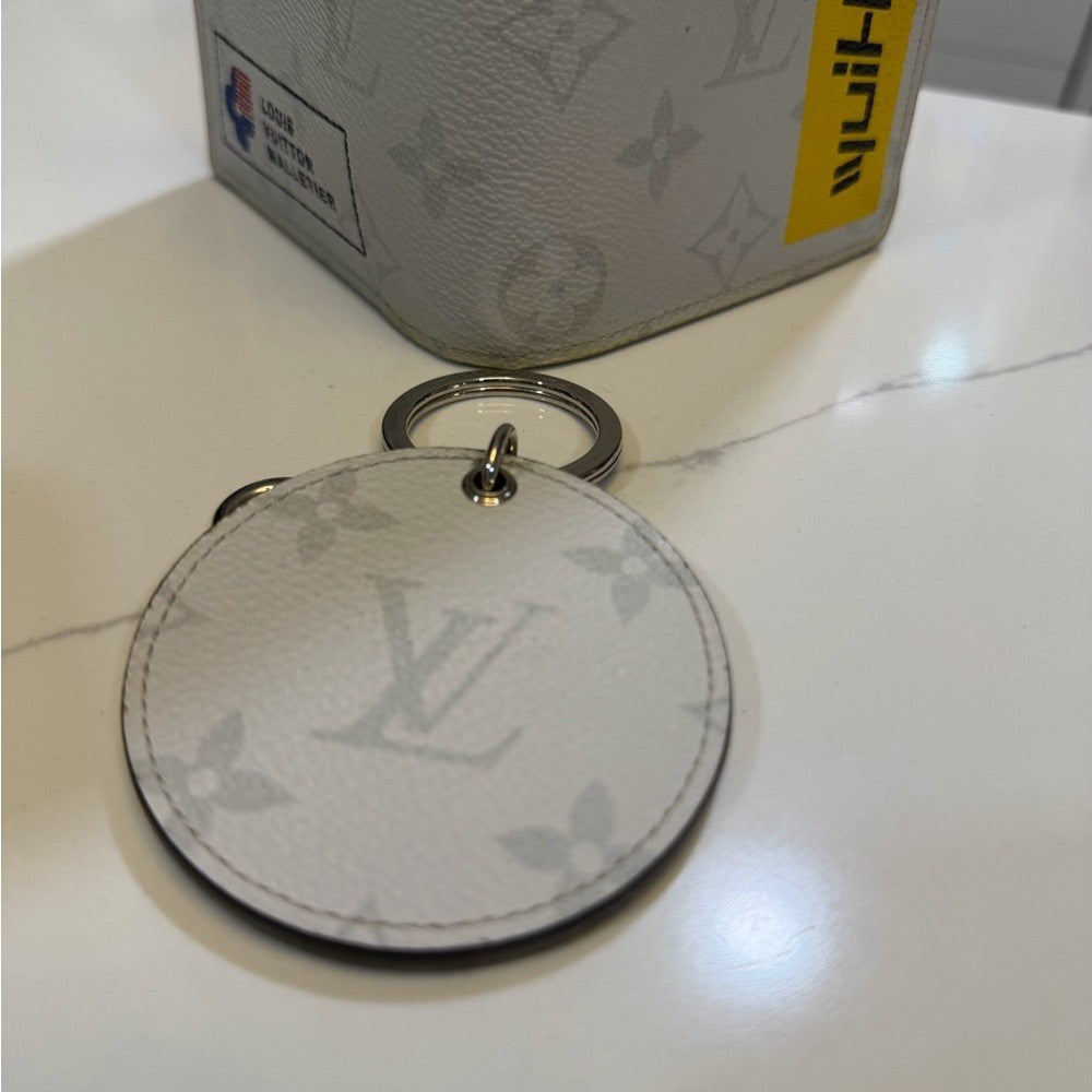Louis Vuitton Brazza Monogram Logo White Wallet Limited Edition with Keychain!