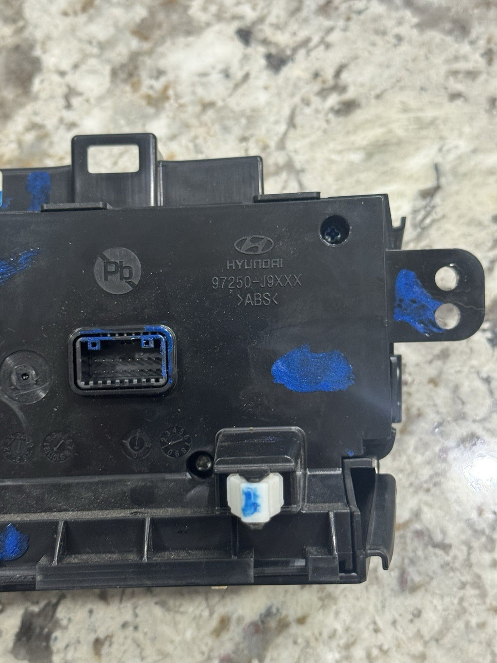 2022 2023 Hyundai Kona AC Heat Temperature Climate Control OEM 97250-J9DT0