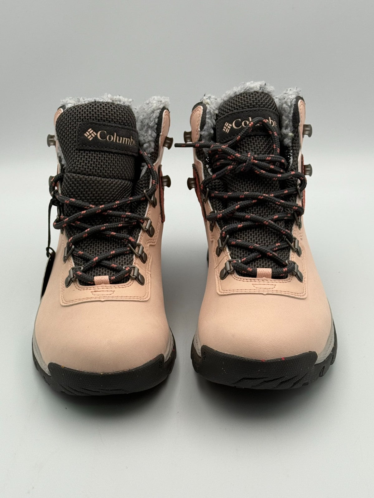 NWB Columbia Newton Ridge Plus Omni-Heat Hiking Boots Women's 10 Peach Outdoor