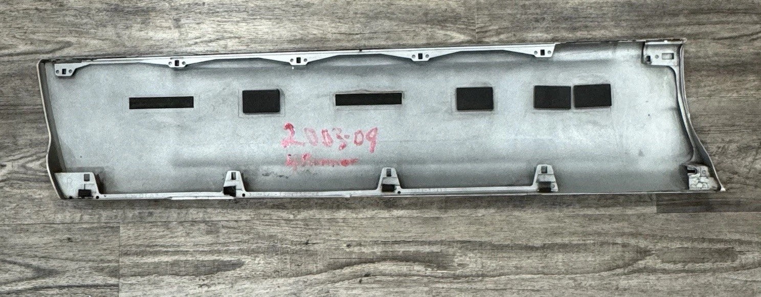 2003-05 TOYOTA 4RUNNER OEM SILVER FRONT RIGHT RH LOWER DOOR MOLDING FLARE TRIM