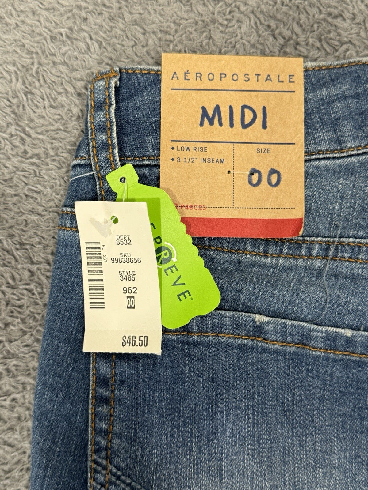 NEW Aeropostale Women’s Size 00, Denim Distressed low rise Midi Jean Shorts