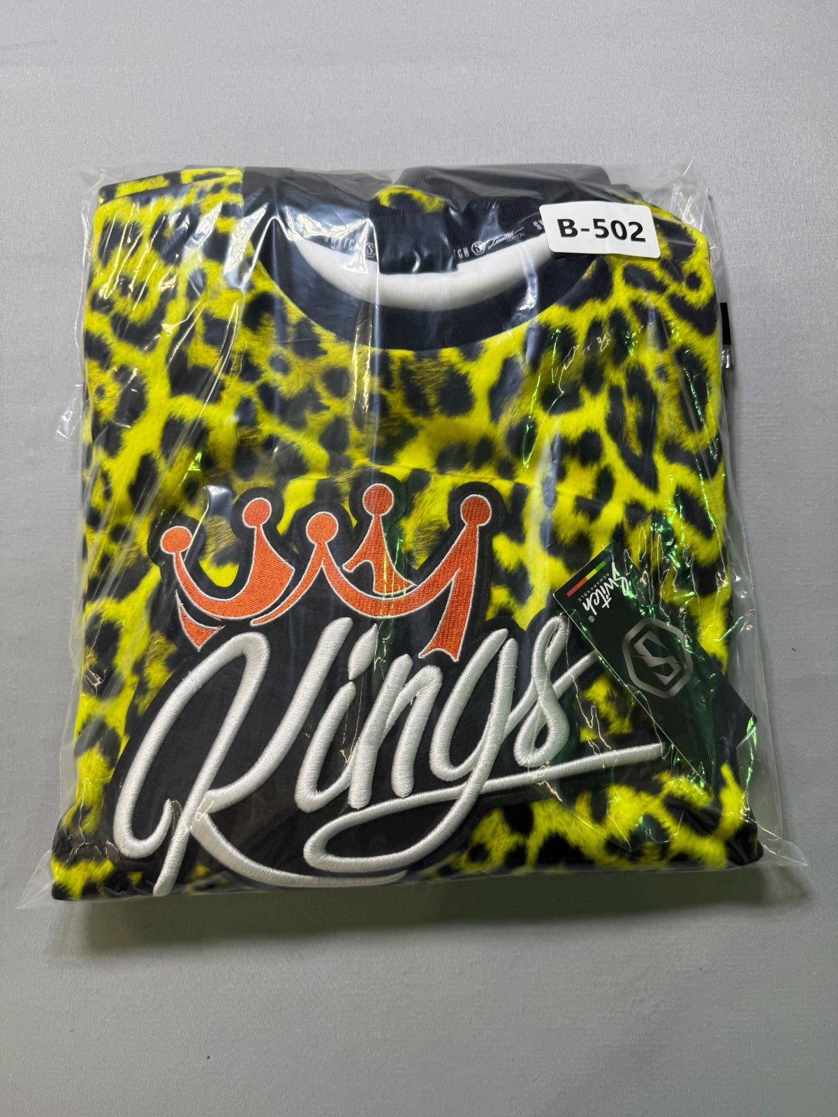 NWT Switch Remarkable Kings Leopard Print Crew Neck Sweatshirt Men's XL Yellow
