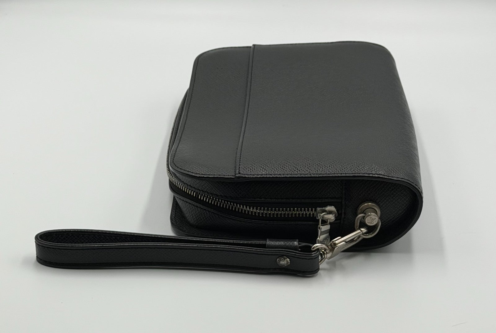 Authentic Louis Vuitton Taiga Baikal Clutch Bag Women Black Logo Genuine Leather