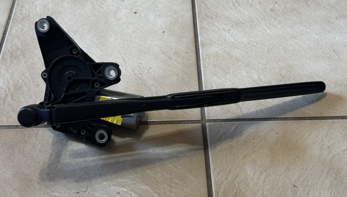 08-16 CHRYSLER TOWN COUNTRY 08-19 DODGE CARAVAN REAR LIFT GATE WIPER MOTOR OEM