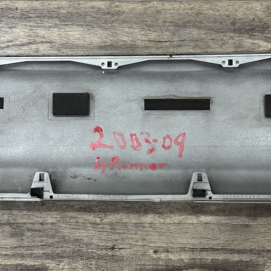 2003-05 TOYOTA 4RUNNER OEM SILVER FRONT RIGHT RH LOWER DOOR MOLDING FLARE TRIM