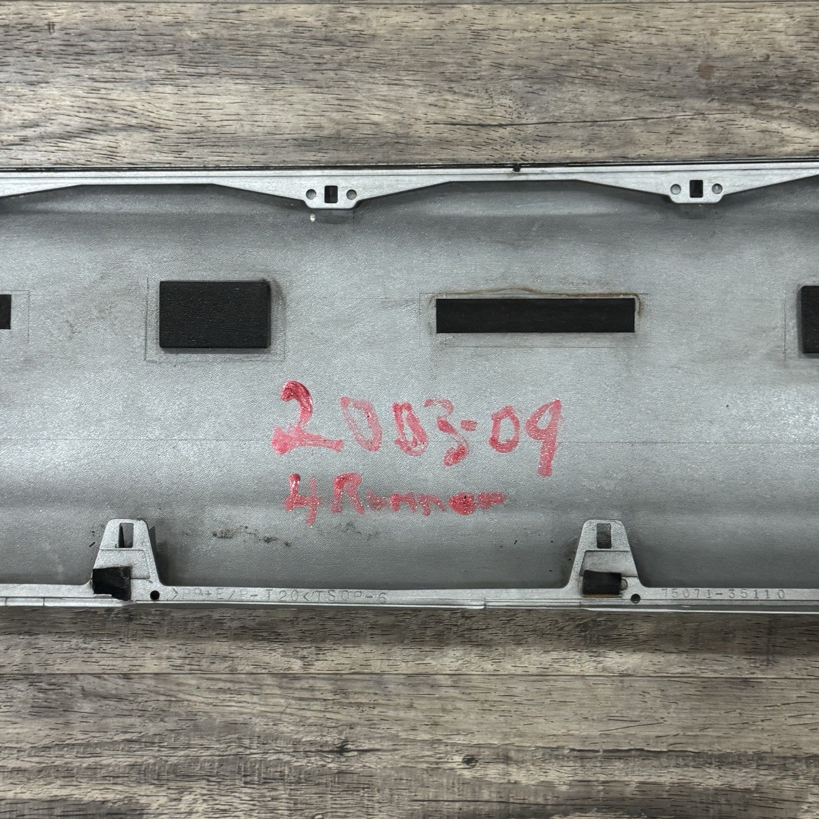 2003-05 TOYOTA 4RUNNER OEM SILVER FRONT RIGHT RH LOWER DOOR MOLDING FLARE TRIM