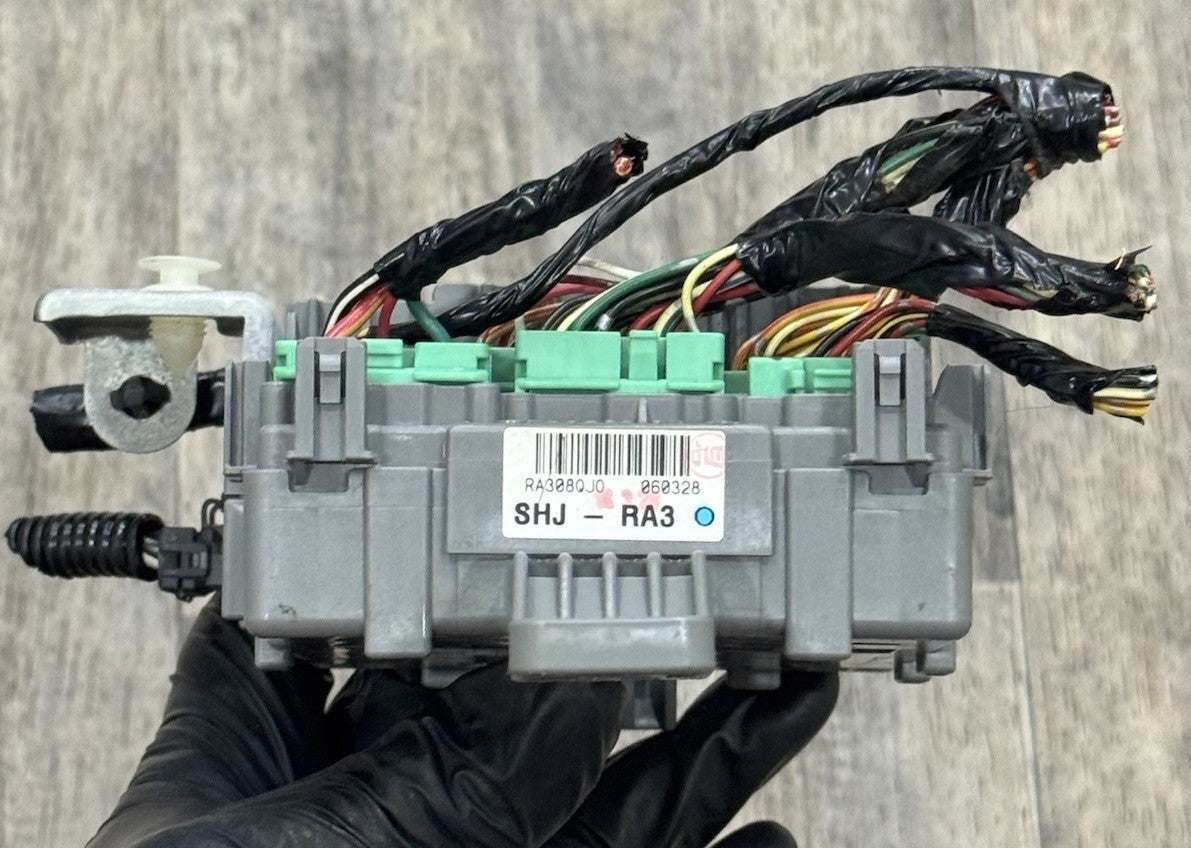 2005-2010 HONDA ODYSSEY INTERIOR CABIN PASSENGER SIDE FUSE BOX RELAY OEM SHJ-RA3